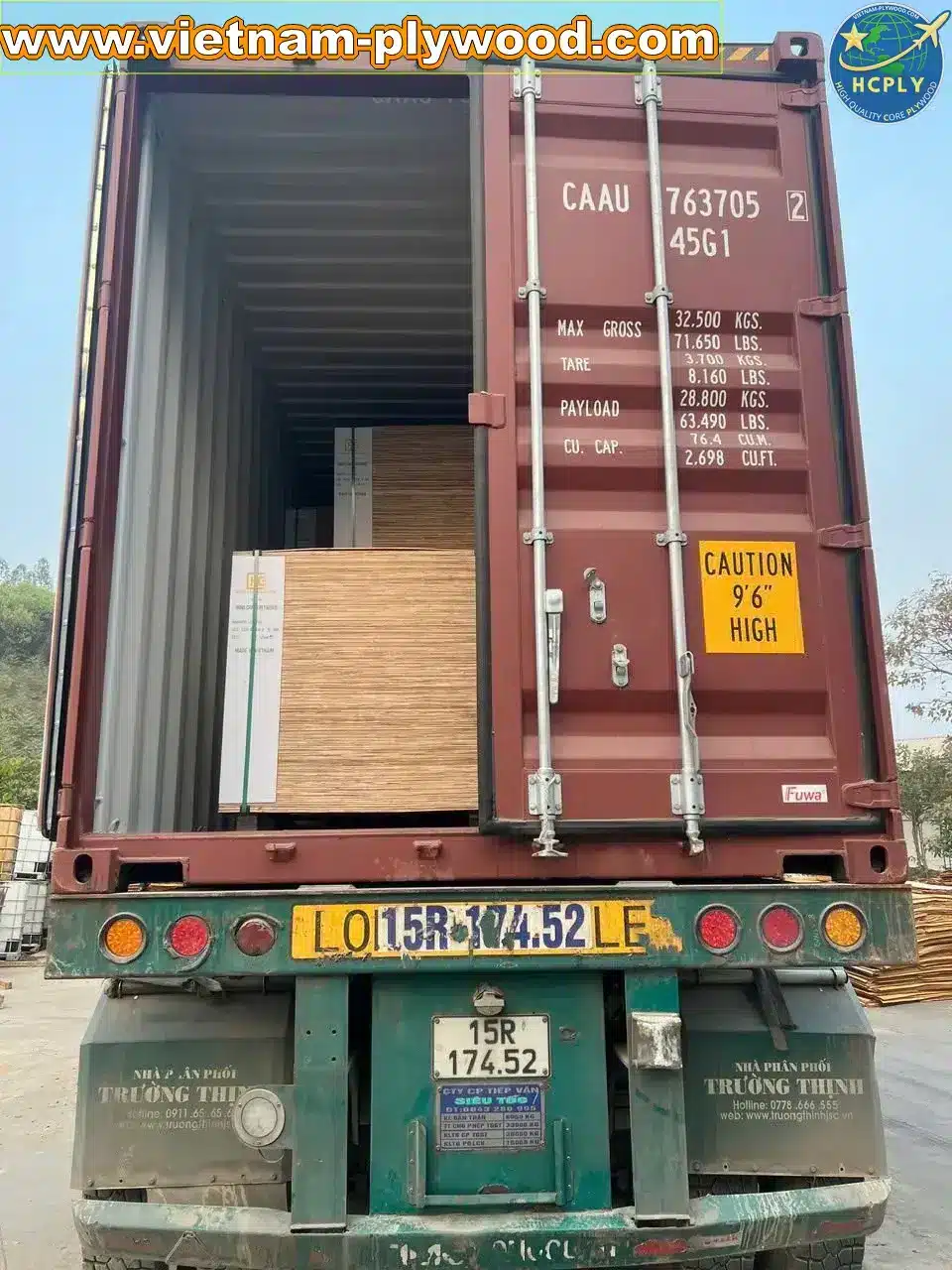 loading plywood boards hc container vietnam hcply