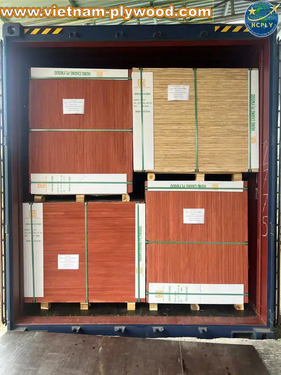 loading plywood boards hc container vietnam hcply