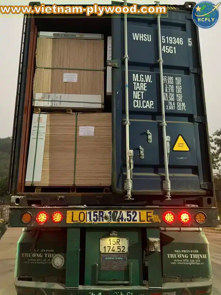 loading plywood boards hc container vietnam hcply