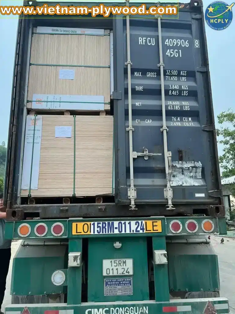 loading plywood boards hc container vietnam hcply