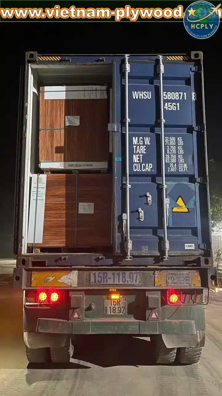 loading plywood boards hc container vietnam hcply