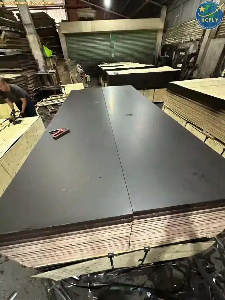 film faced plywood black brown export vietnam factory hcply